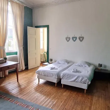 Grand 15 Personnes, 9 Chambres, 100km De Paris En Exclusivite Nyaraló